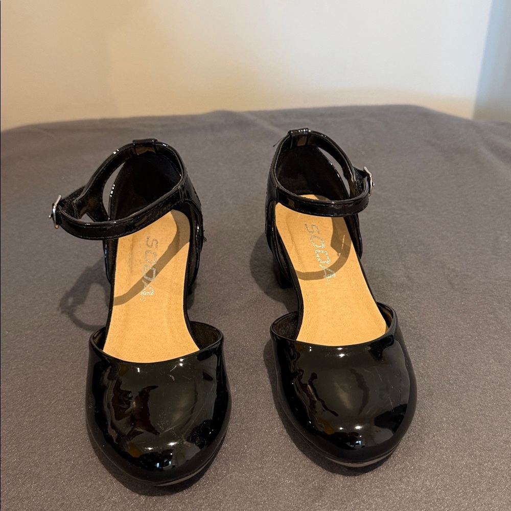 Black Patent Leather Girl’s Shoes